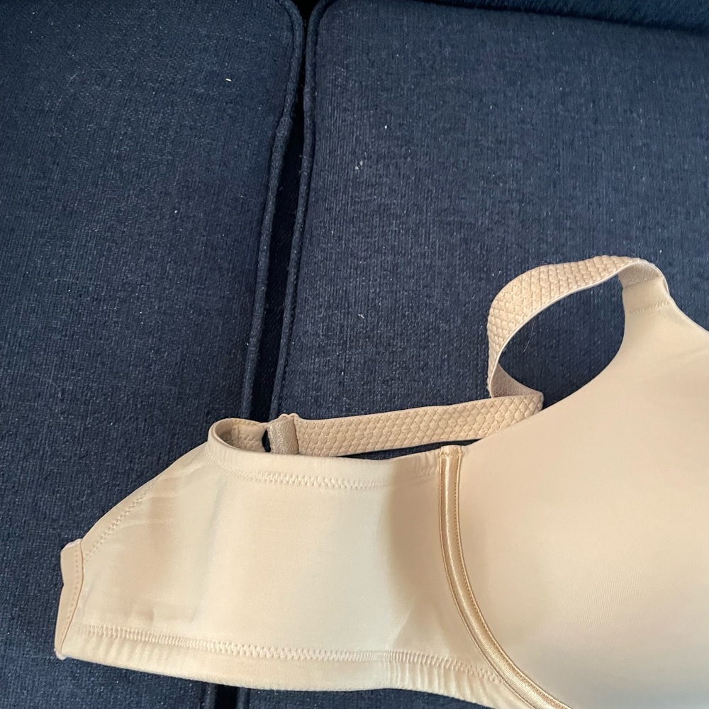 Vanity Fair Smooth Beige Underwire Bra - Picture 3 of 10